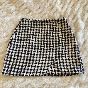 NWT Vero Moda Houndstooth Mini Skirt With Split Hem Size 4